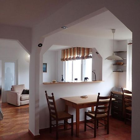 Hyggelig Appartement Oradea Buitenkant foto