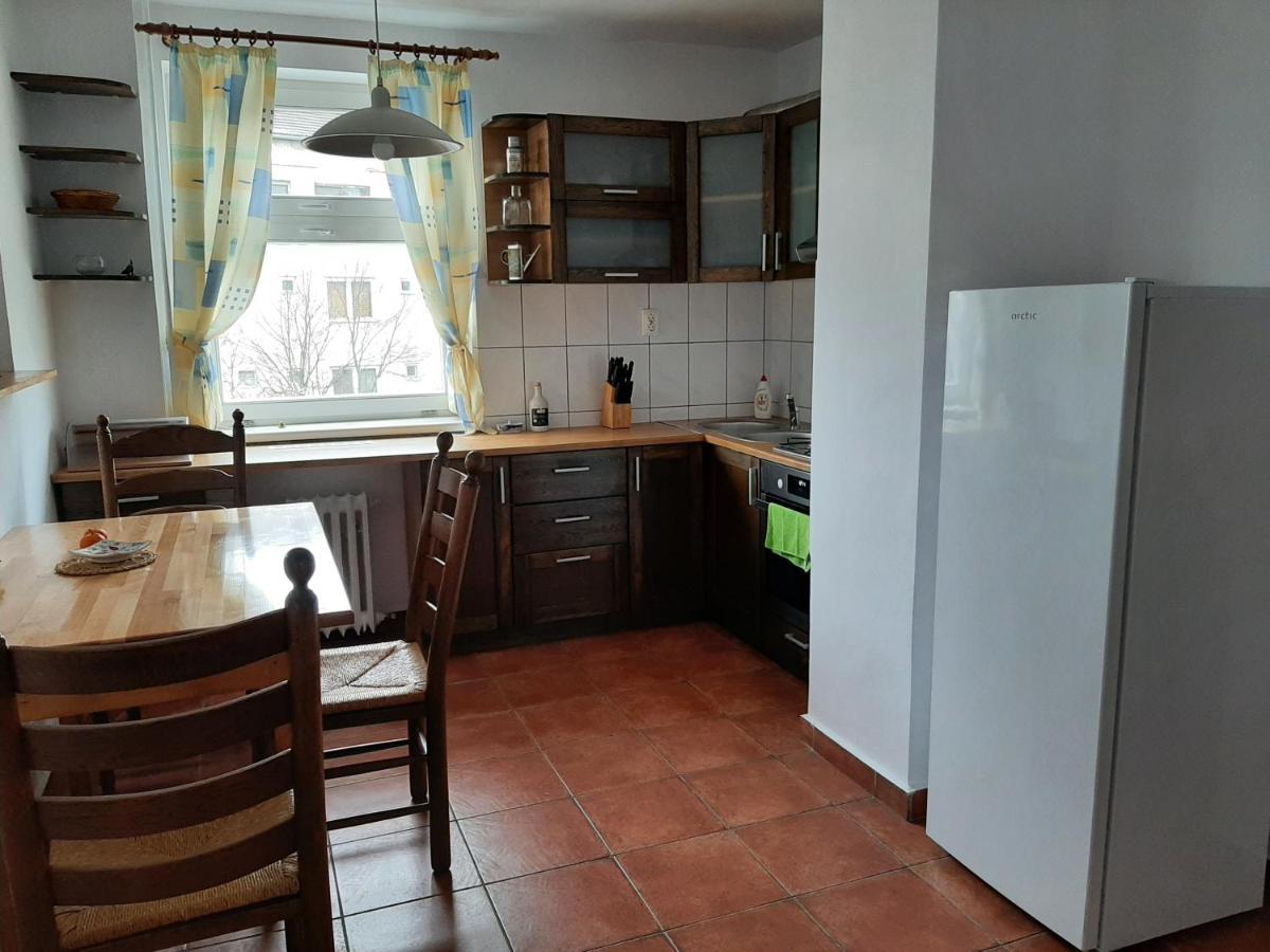 Hyggelig Appartement Oradea Buitenkant foto