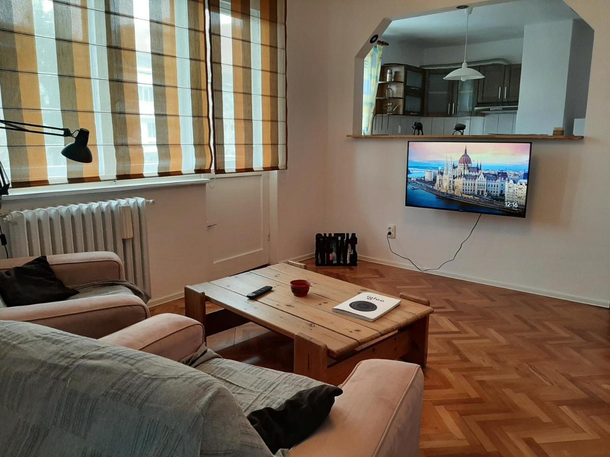 Hyggelig Appartement Oradea Buitenkant foto