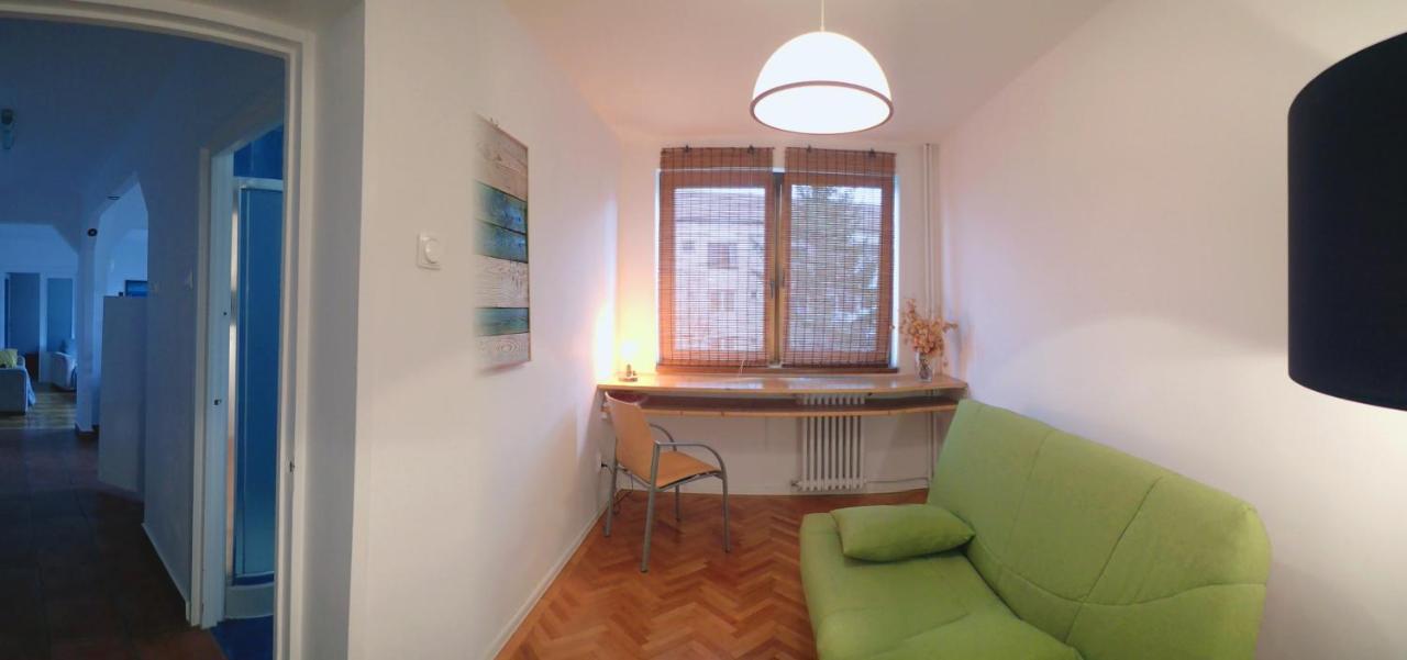 Hyggelig Appartement Oradea Buitenkant foto