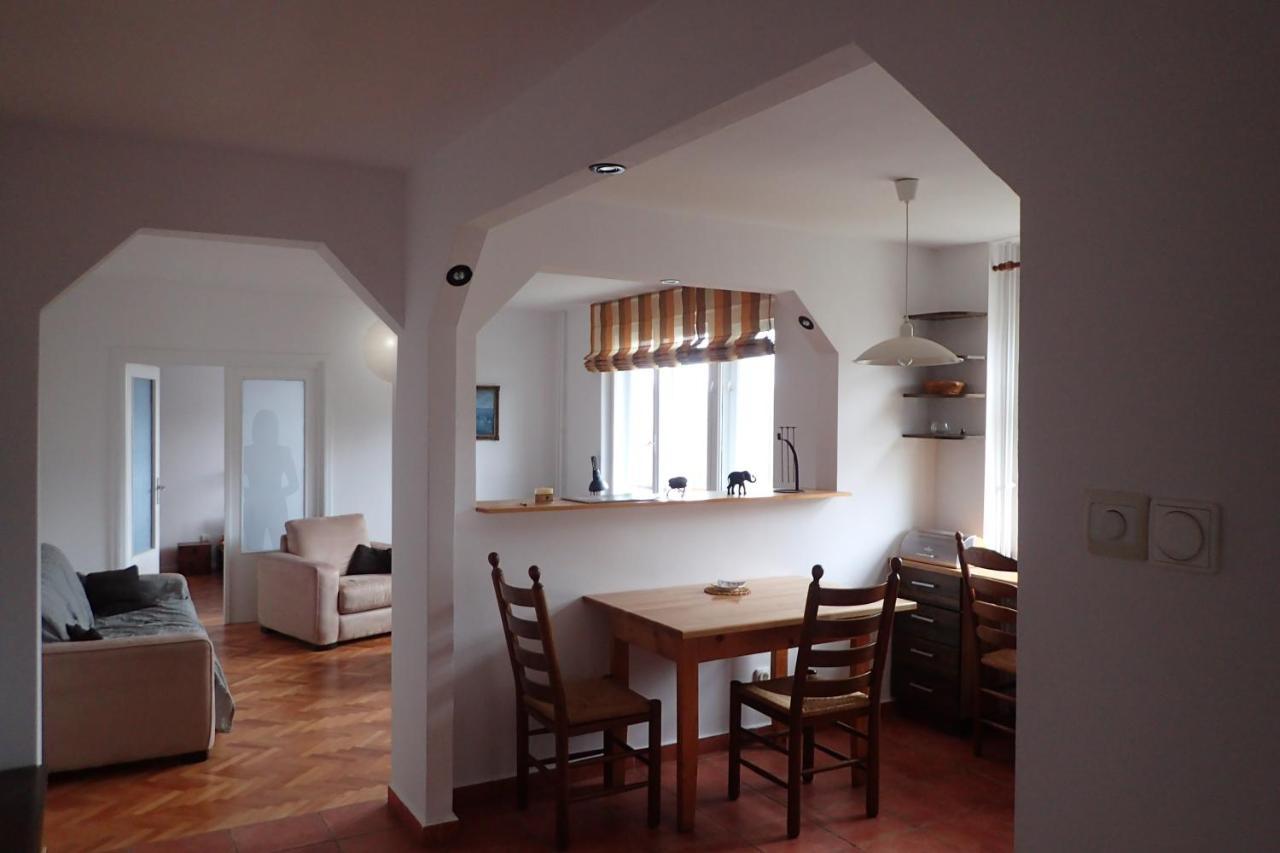 Hyggelig Appartement Oradea Buitenkant foto